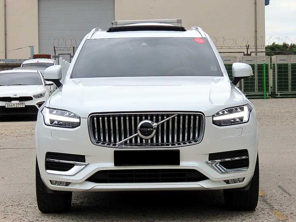 Volvo XC90 — photo 02