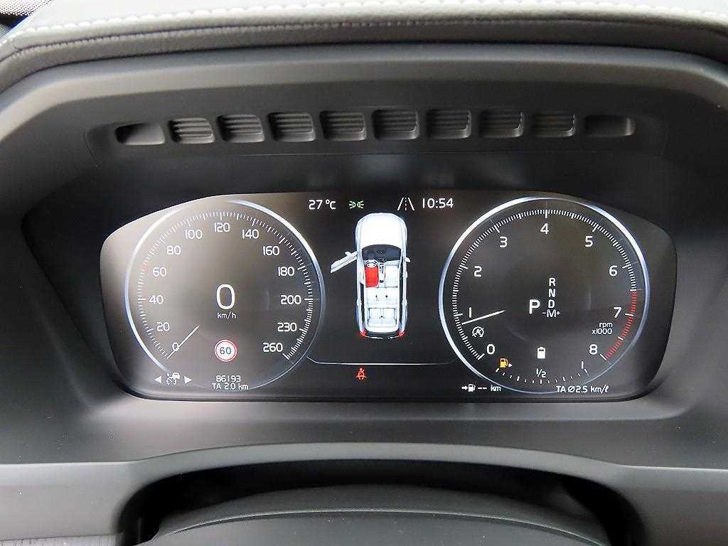 Volvo XC90 — photo 09