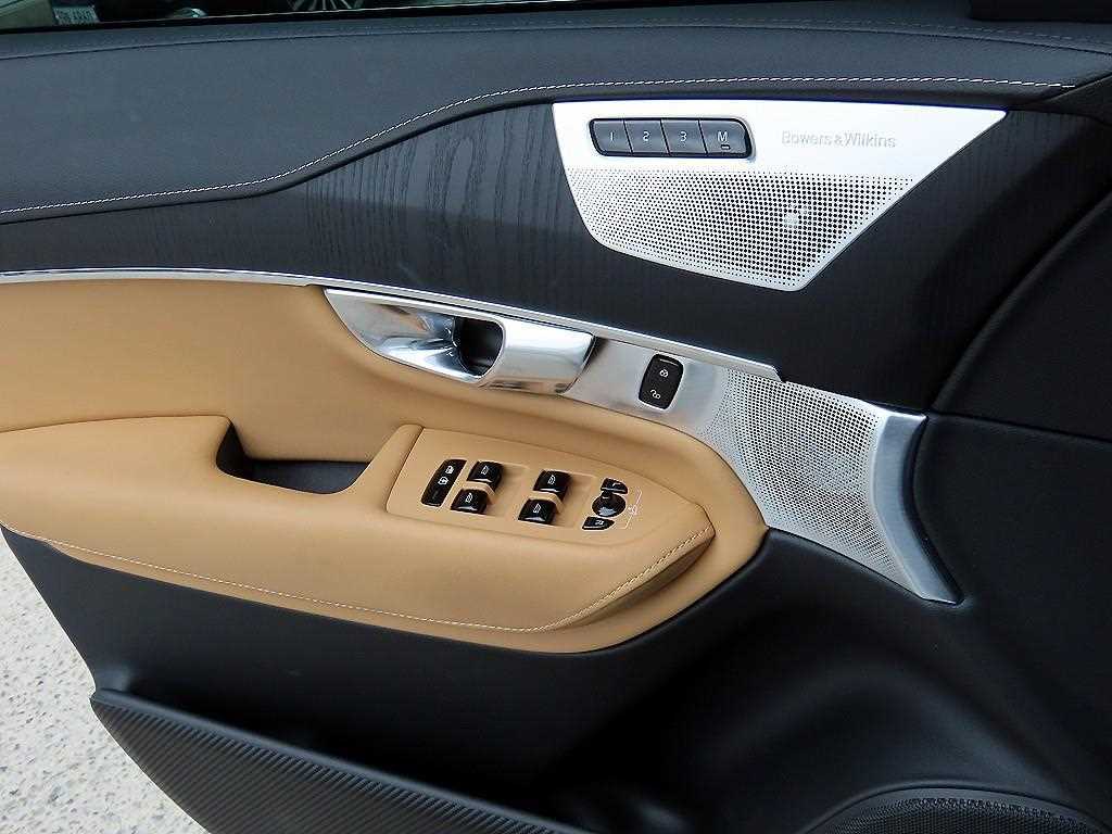 Volvo XC90 — photo 12