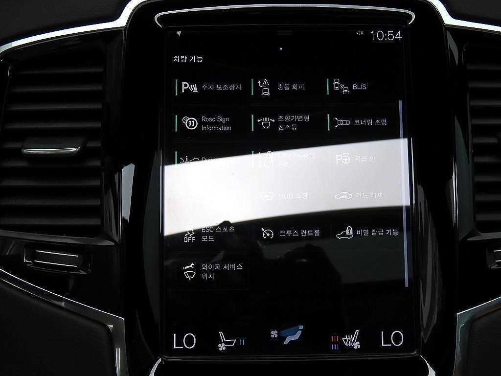 Volvo XC90 — photo 14