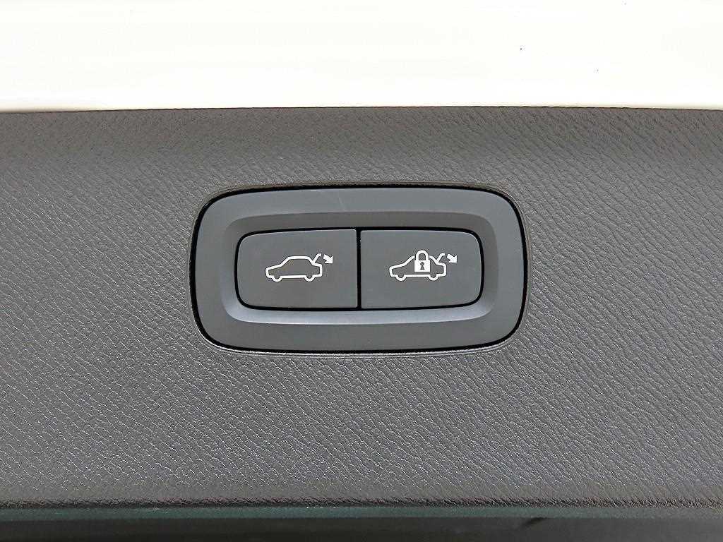 Volvo XC90 — photo 16