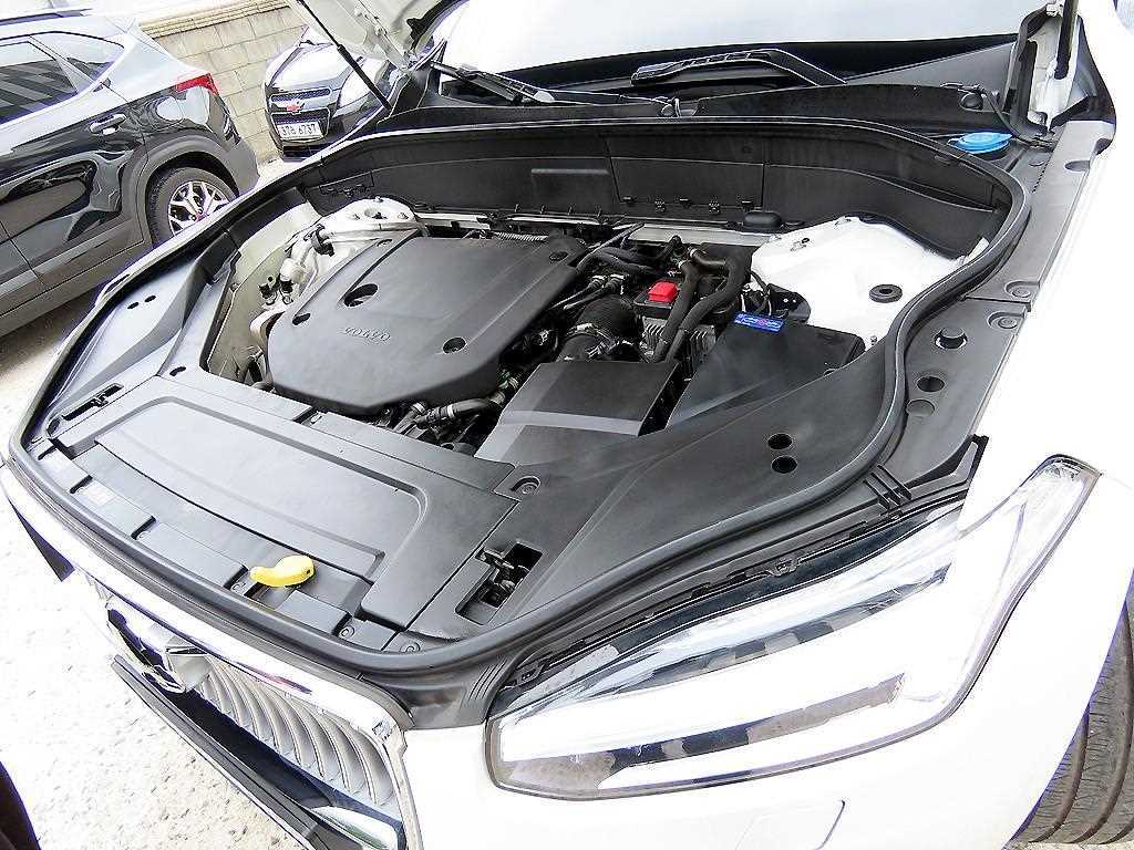 Volvo XC90 — photo 19