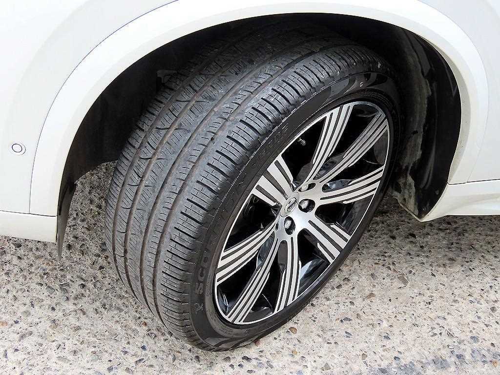 Volvo XC90 — photo 20
