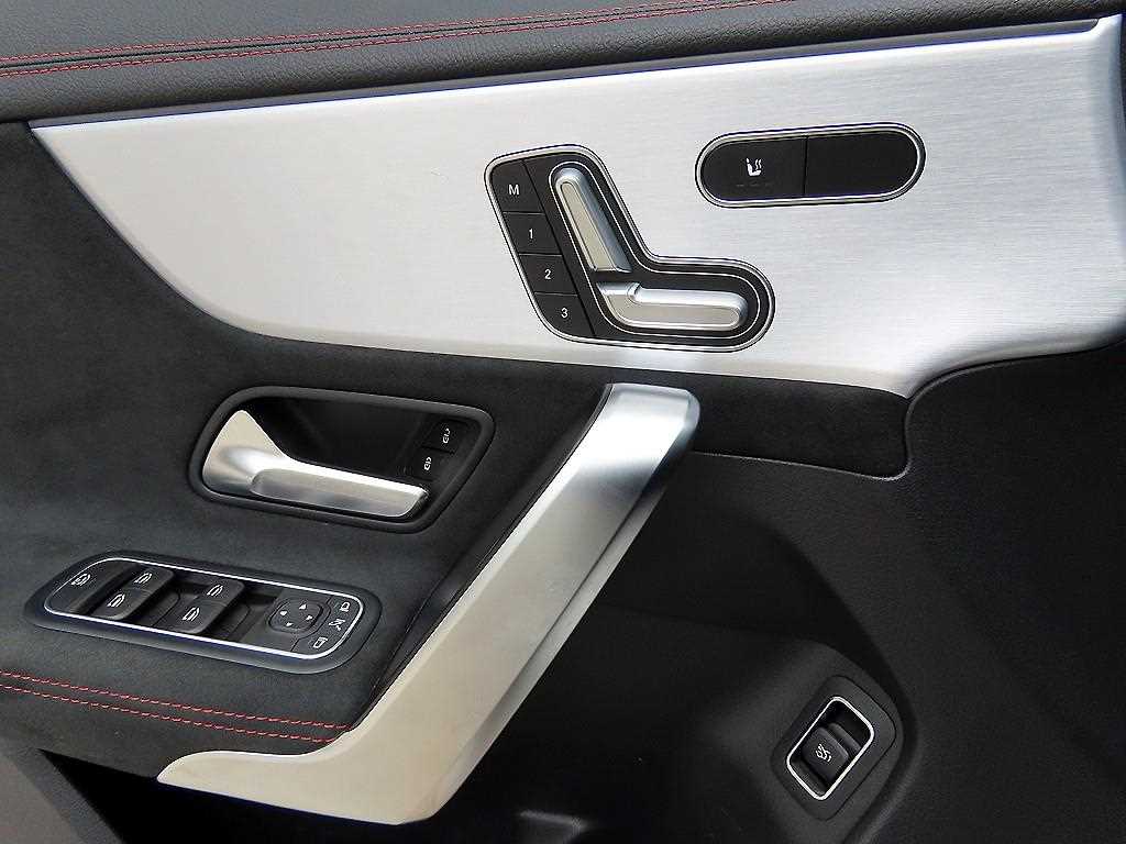 Mercedes-Benz CLA-Class — photo 11