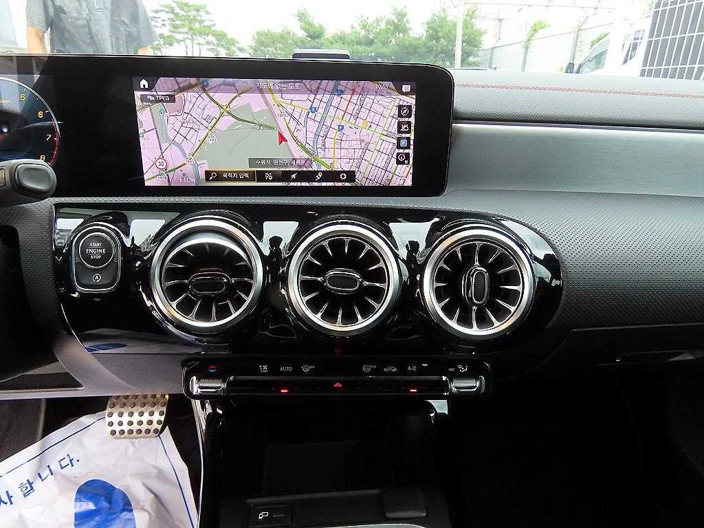 Mercedes-Benz CLA-Class — photo 14