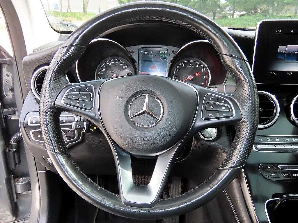 Mercedes-Benz GLC-Class — photo 08