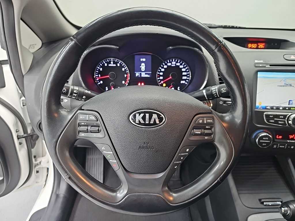 Kia K3 — photo 09