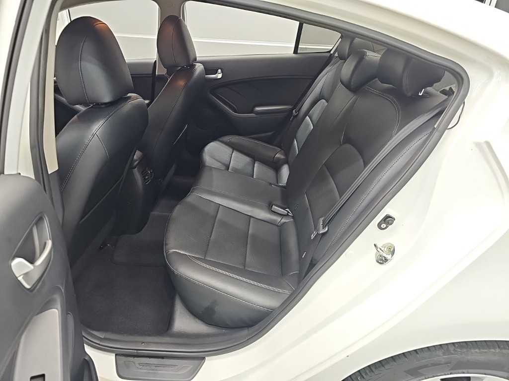 Kia K3 — photo 12