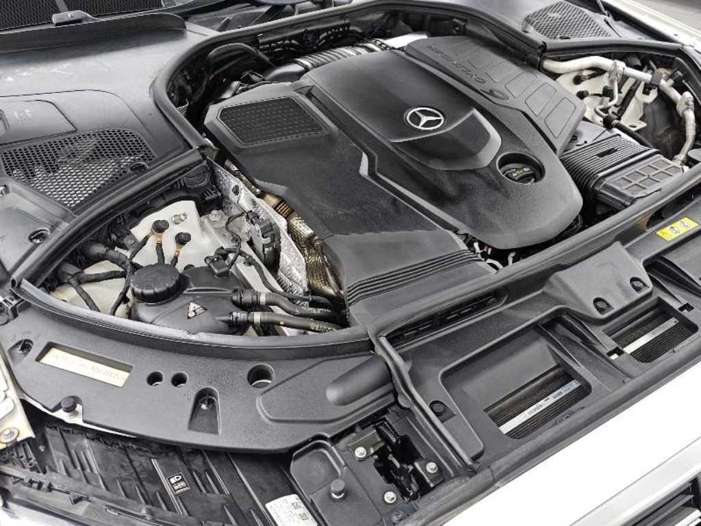 Mercedes-Benz S-Class — photo 08