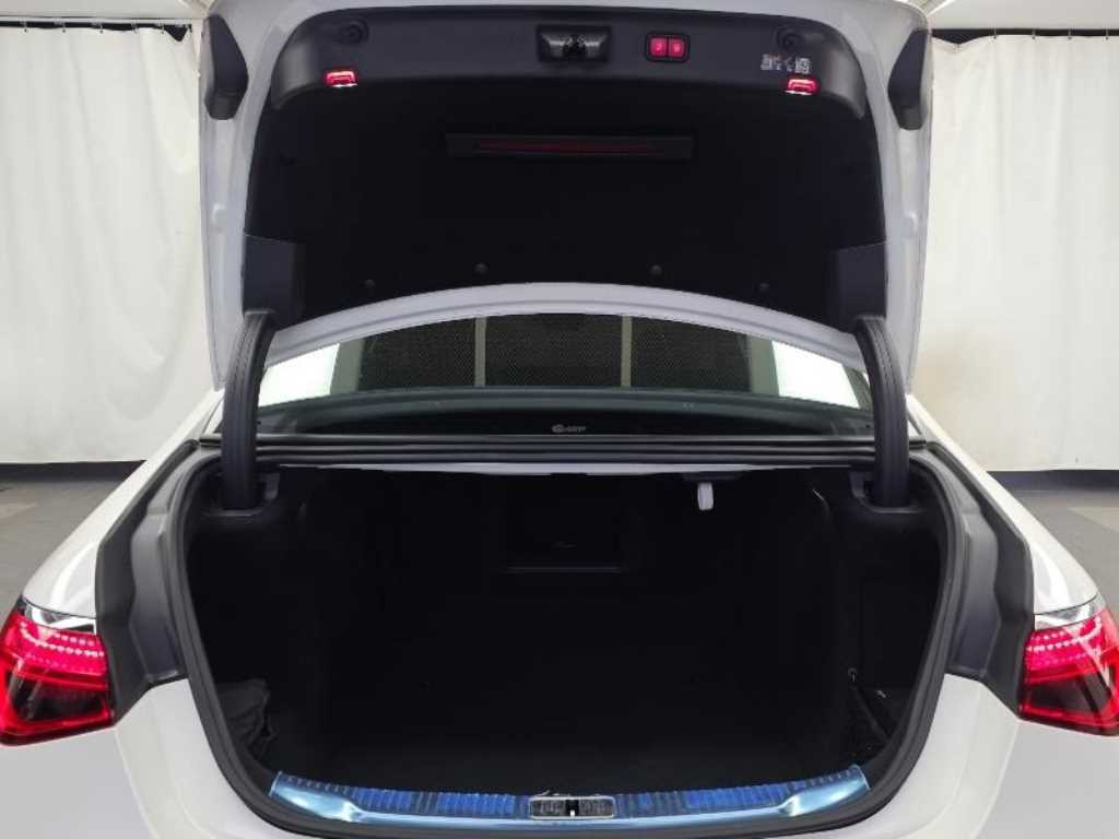 Mercedes-Benz S-Class — photo 14