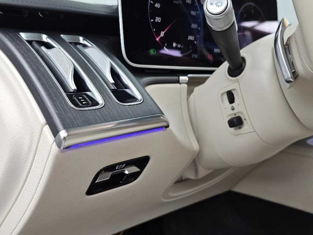 Mercedes-Benz S-Class — photo 16