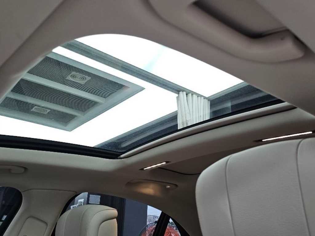 Mercedes-Benz S-Class — photo 17
