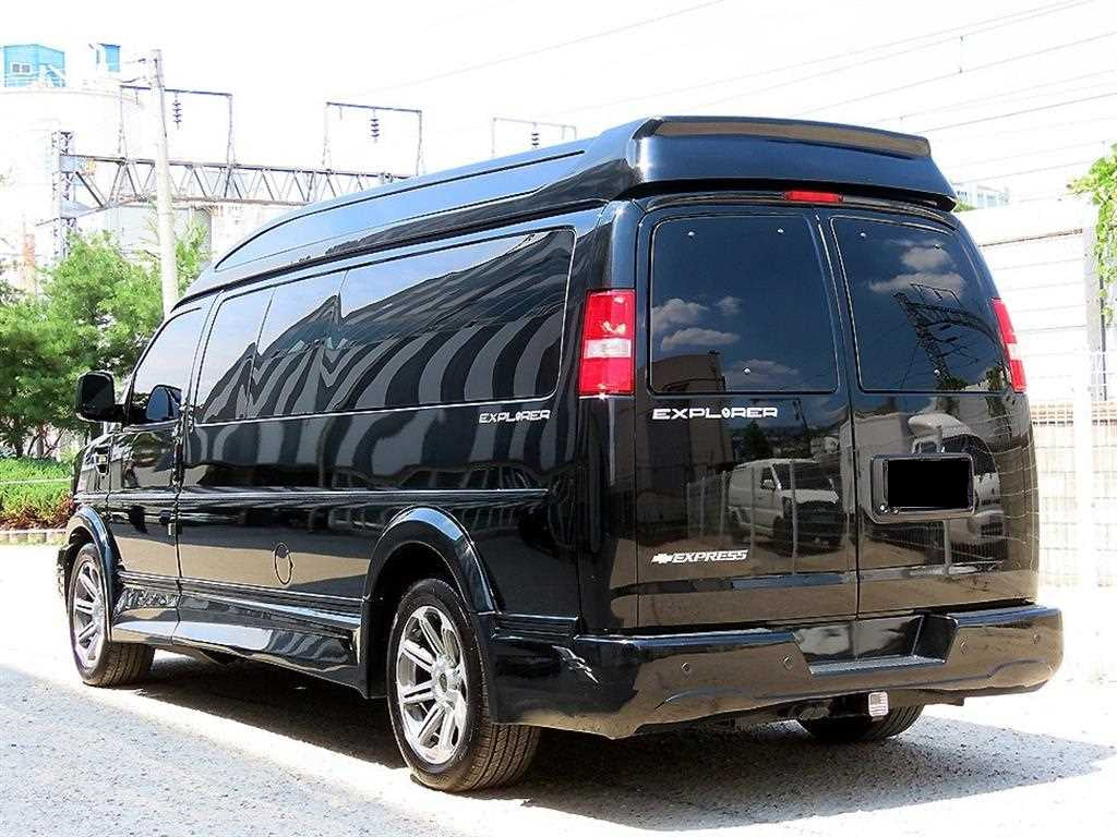 CHEVROLET Express Van — photo 03