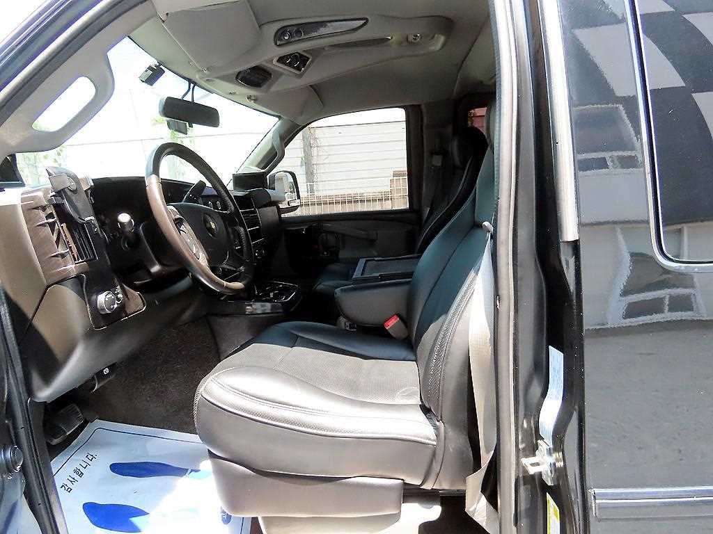 CHEVROLET Express Van — photo 06