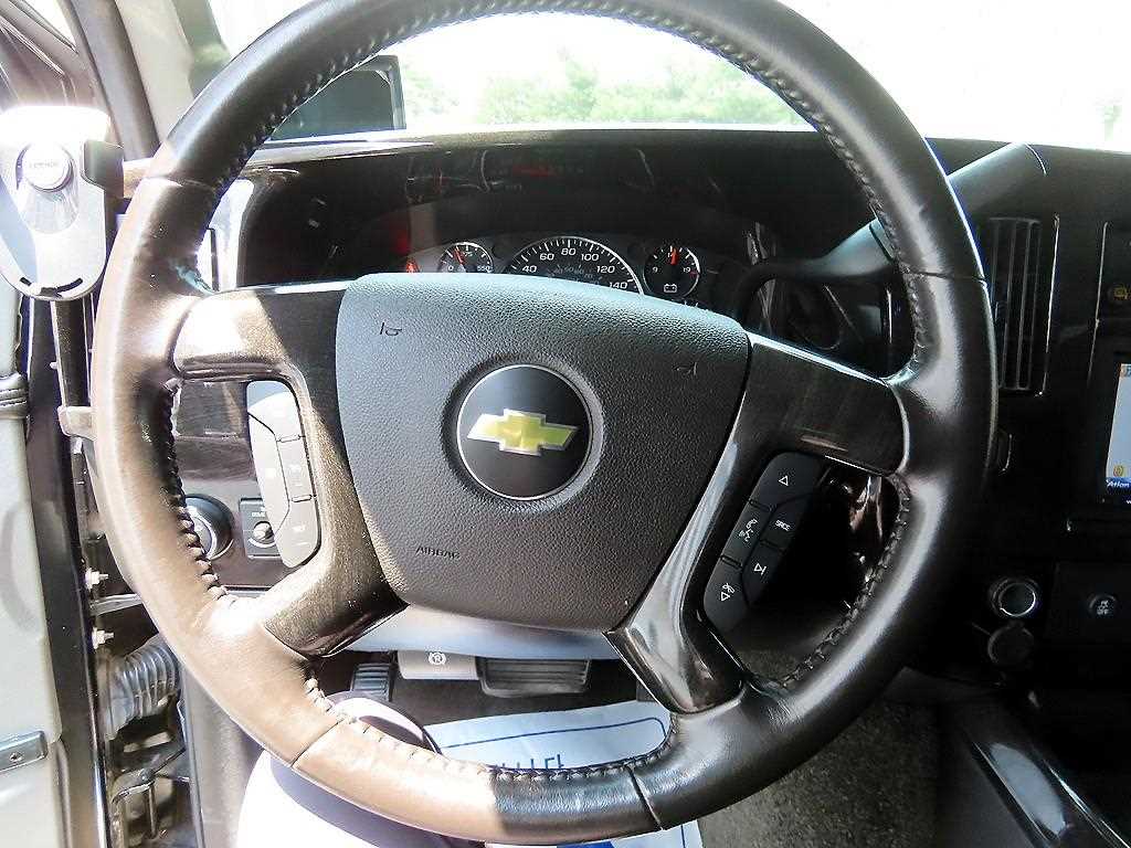 CHEVROLET Express Van — photo 11