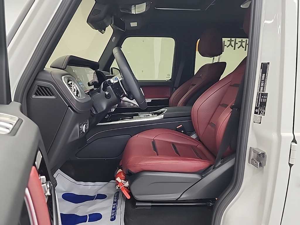 Mercedes-Benz G-Class — photo 11