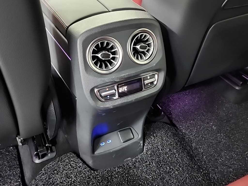 Mercedes-Benz G-Class — photo 13