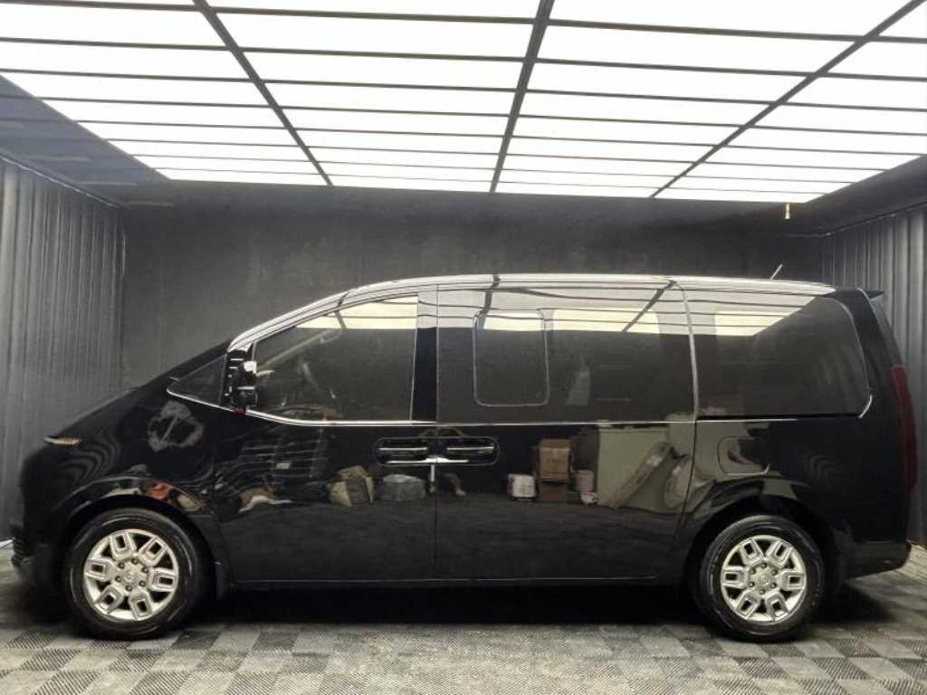 Hyundai Staria — photo 02