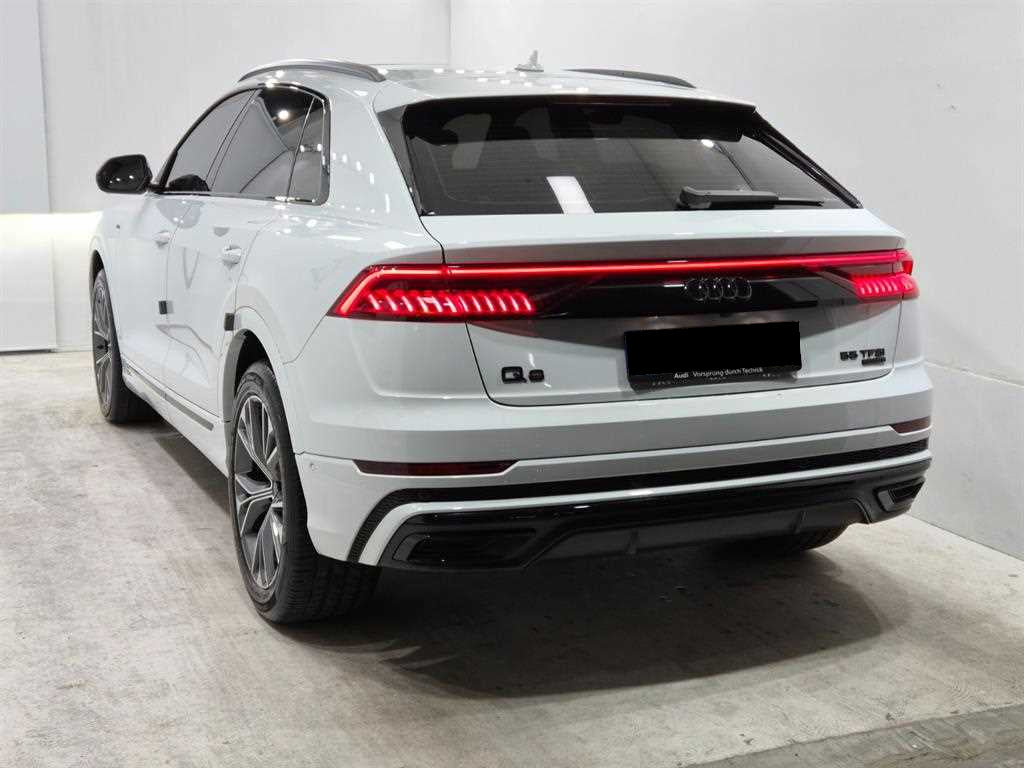 Audi Q8 — photo 04
