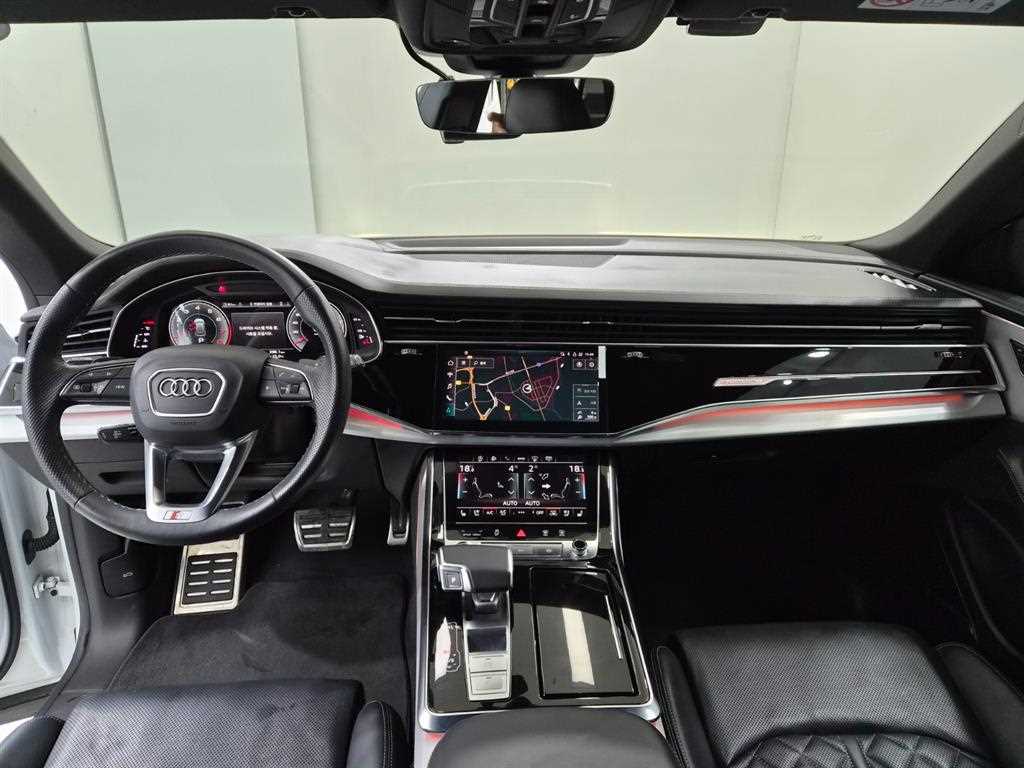 Audi Q8 — photo 09