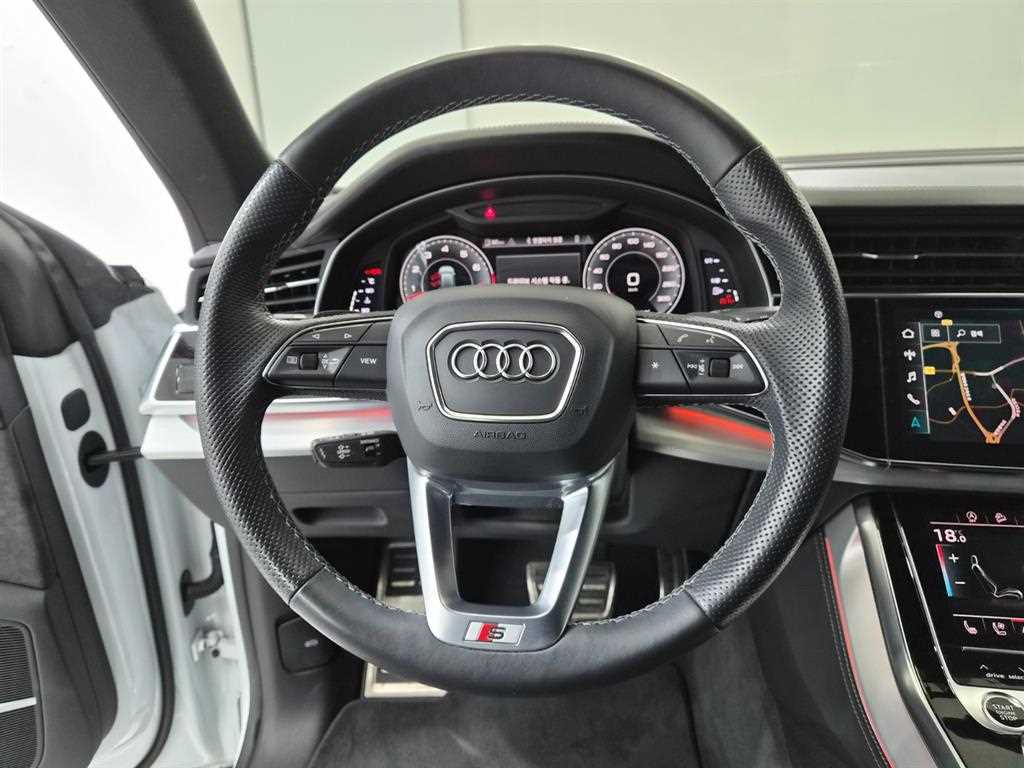 Audi Q8 — photo 10