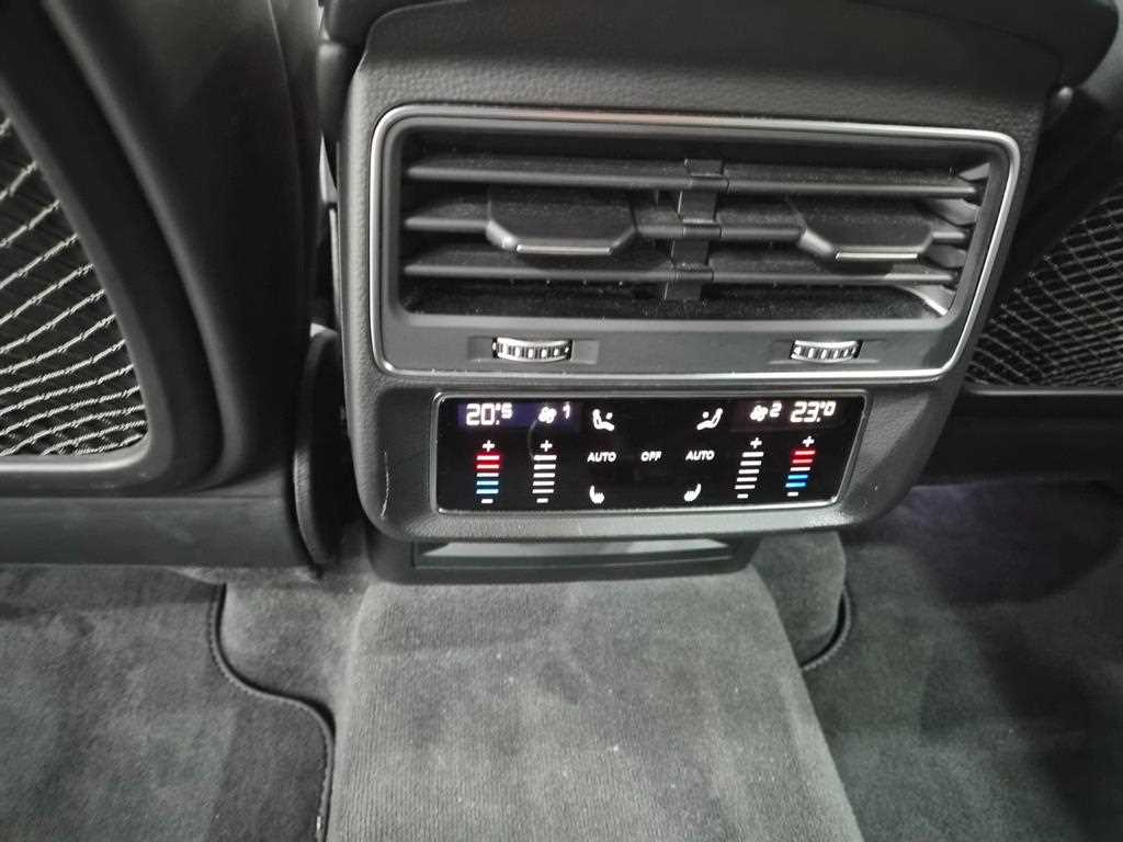 Audi Q8 — photo 11