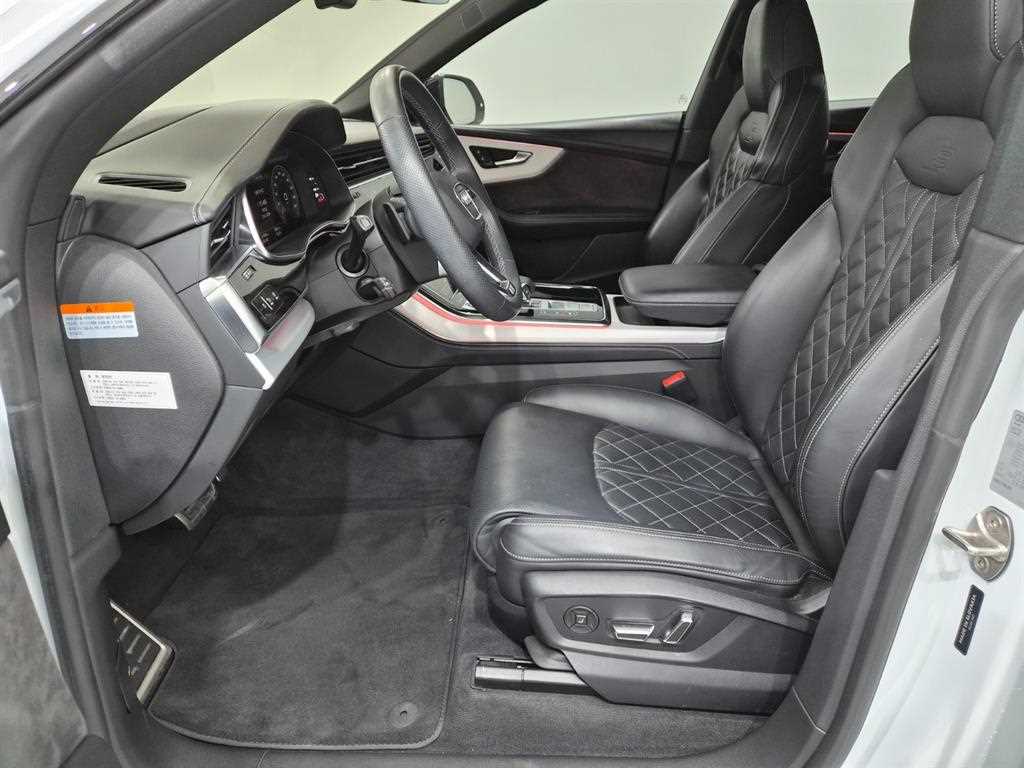 Audi Q8 — photo 12