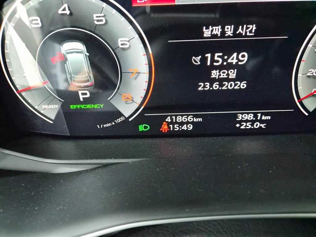 Audi Q8 — photo 14