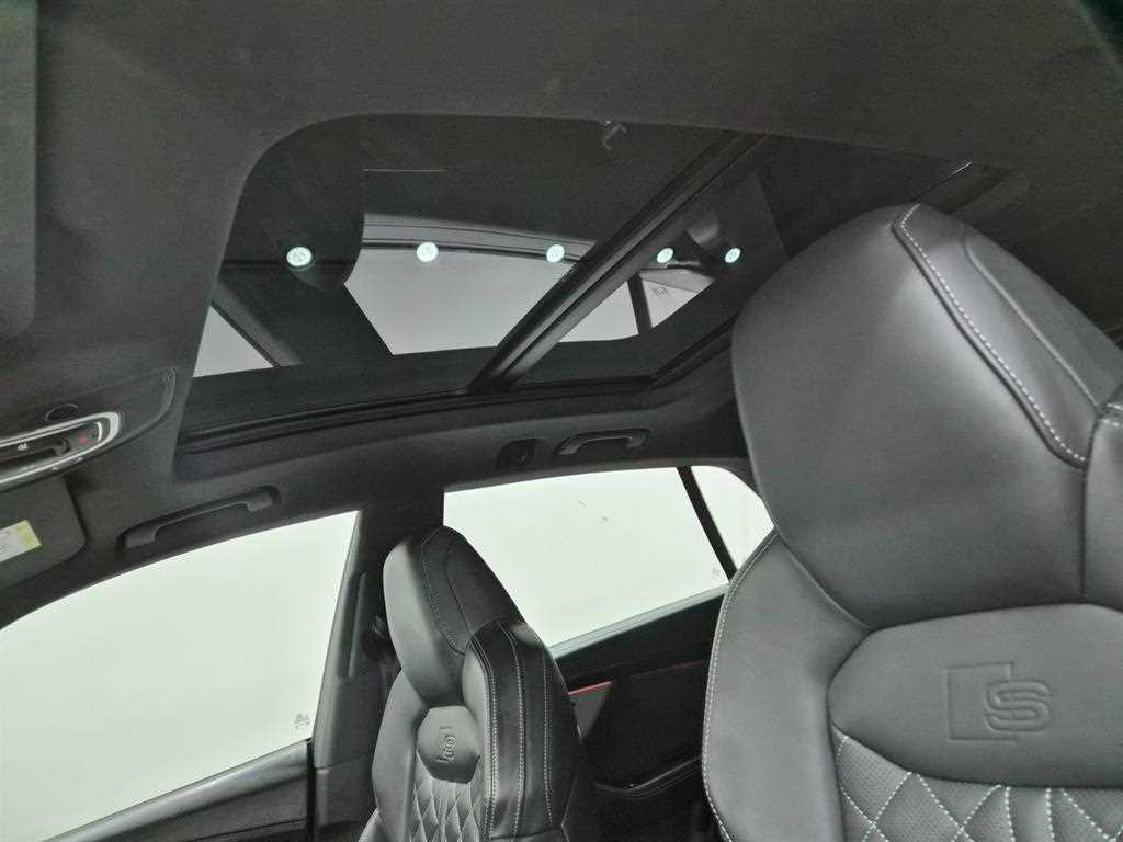Audi Q8 — photo 16