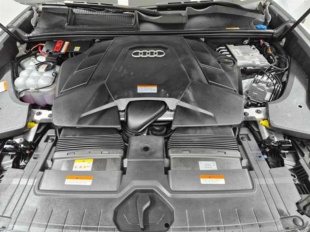Audi Q8 — photo 18