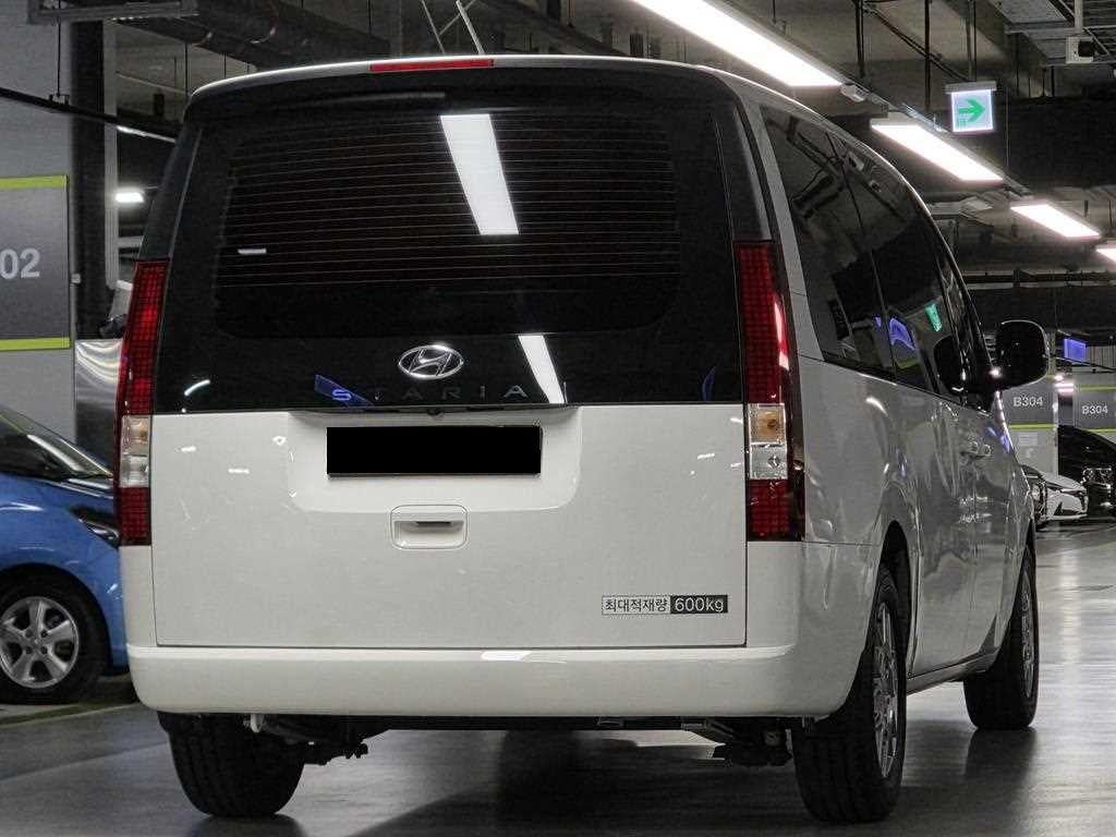 Hyundai Staria — photo 02