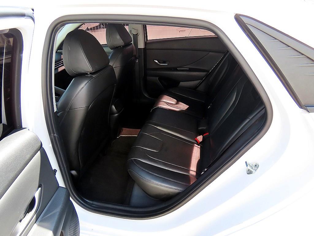 Hyundai Avante — photo 06
