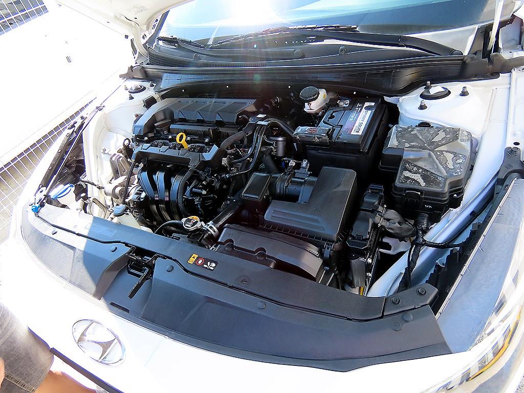Hyundai Avante — photo 17