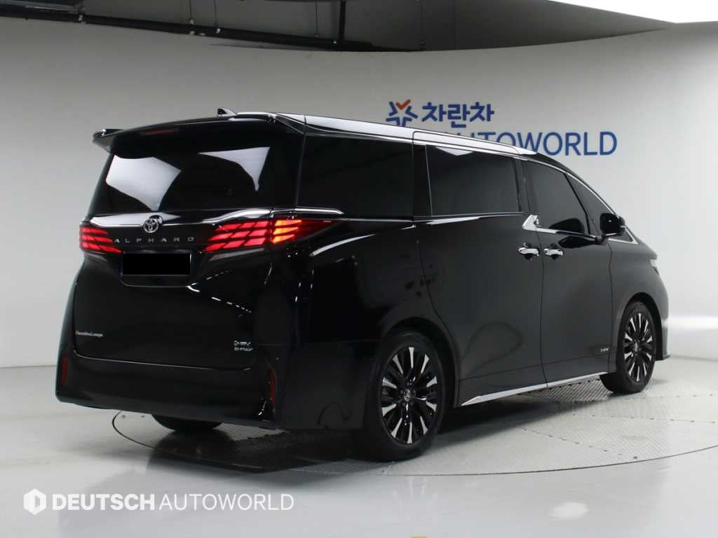 Toyota Alphard — photo 02