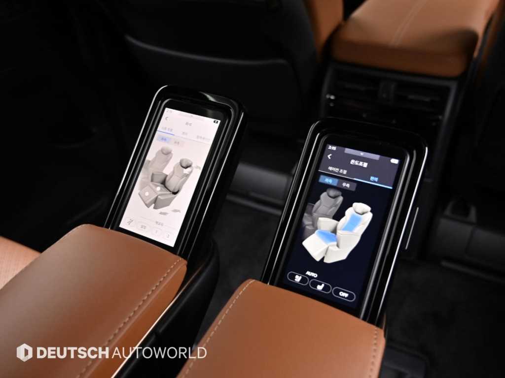 Toyota Alphard — photo 16