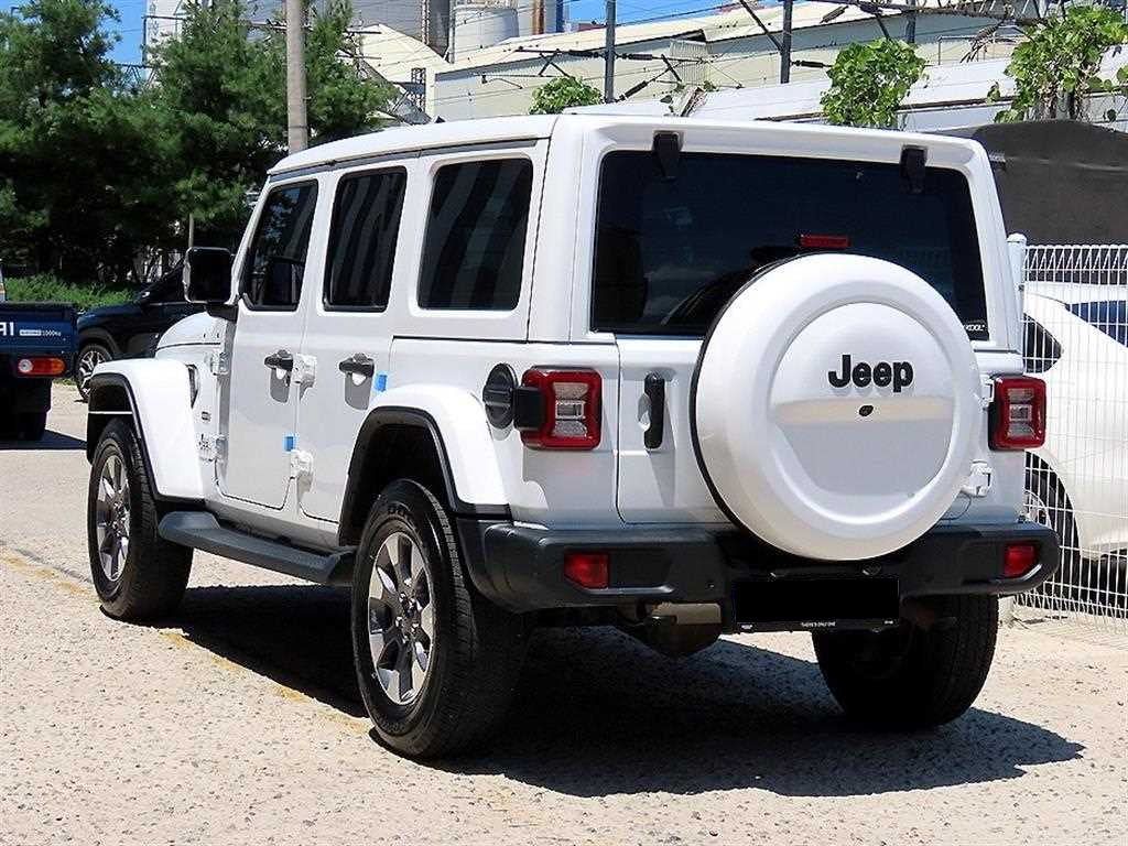 Jeep Wrangler — photo 03