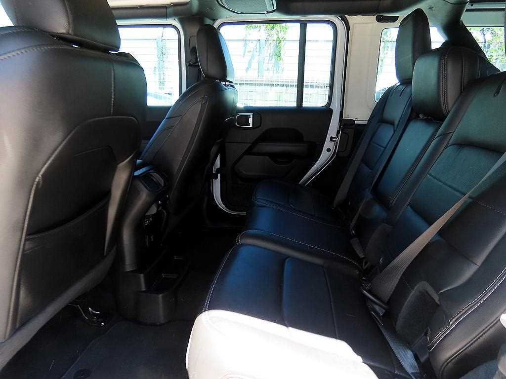 Jeep Wrangler — photo 07