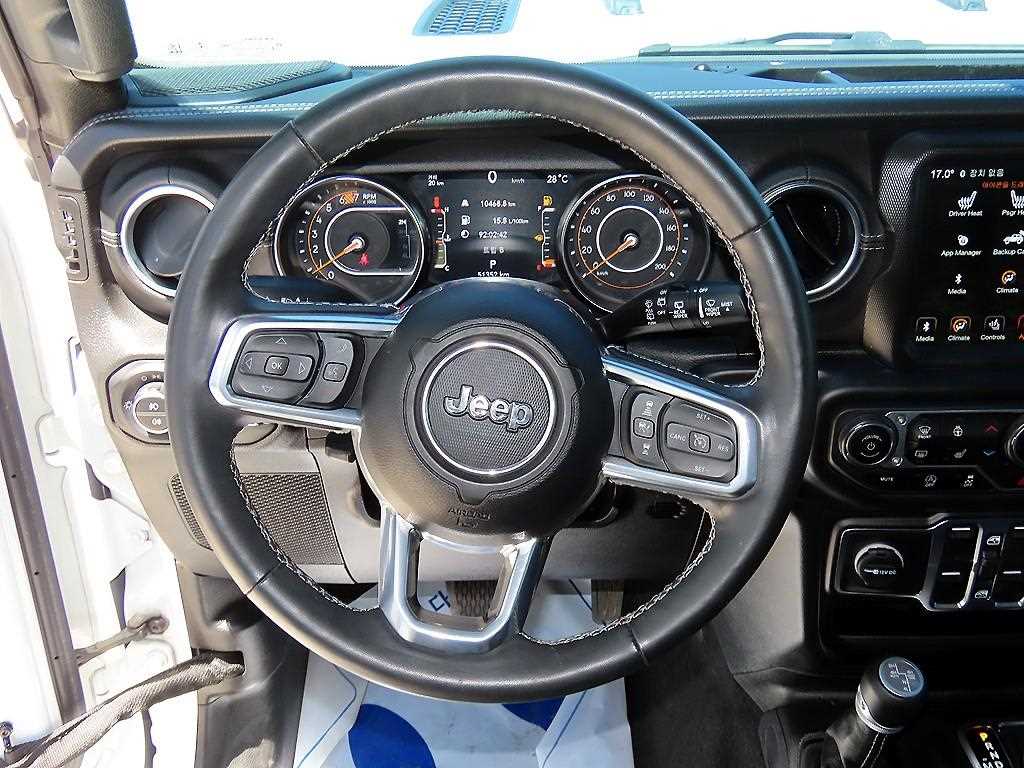 Jeep Wrangler — photo 09