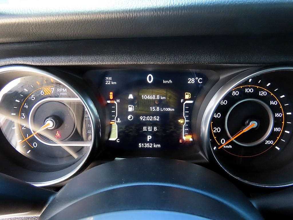 Jeep Wrangler — photo 10