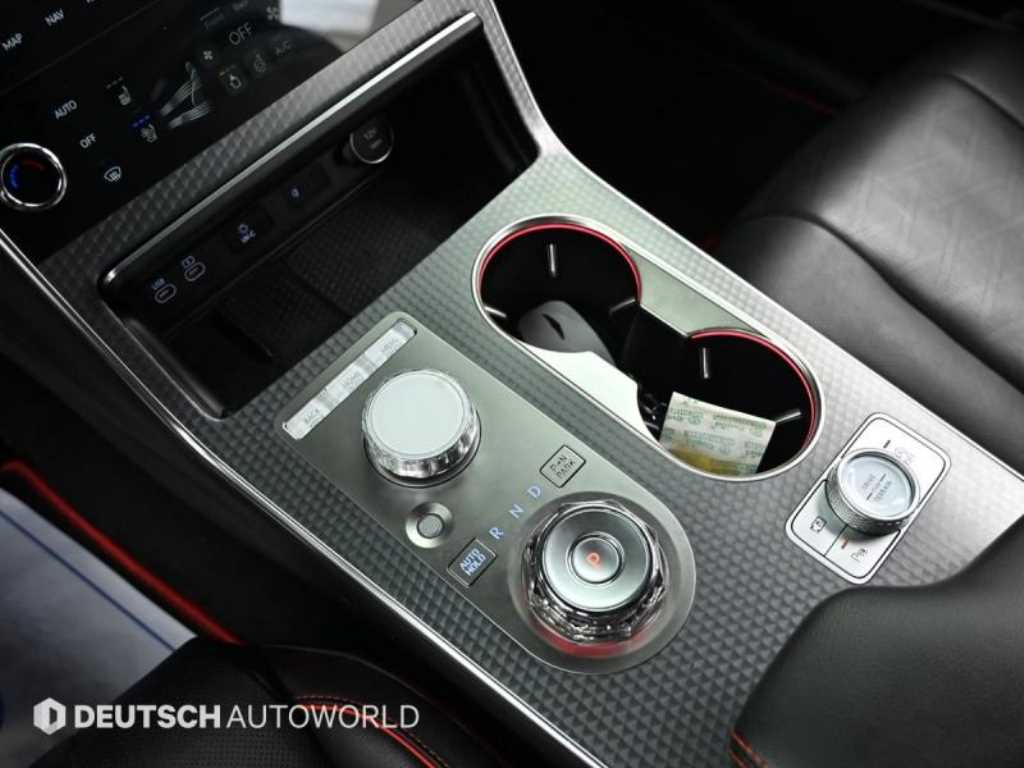 Genesis GV80 — photo 09