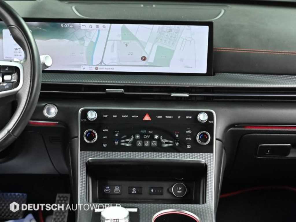 Genesis GV80 — photo 14