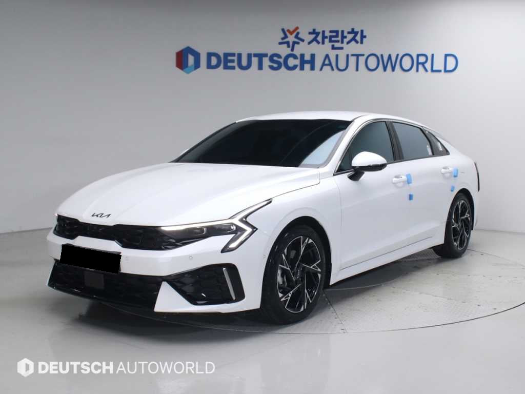 Kia K5 — photo 01