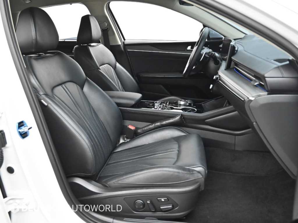 Kia K5 — photo 10