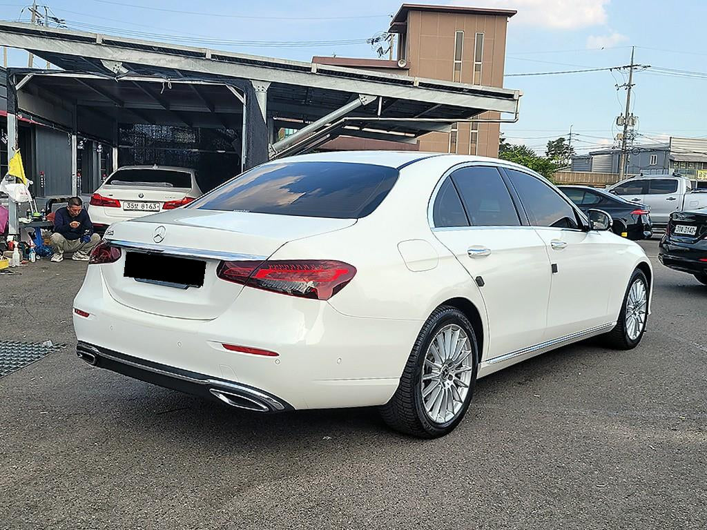 Mercedes-Benz E-Class — photo 04