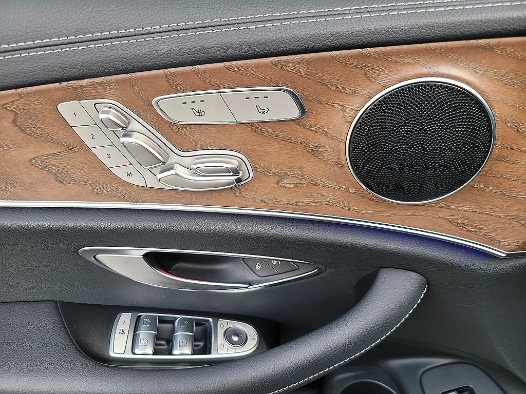 Mercedes-Benz E-Class — photo 12