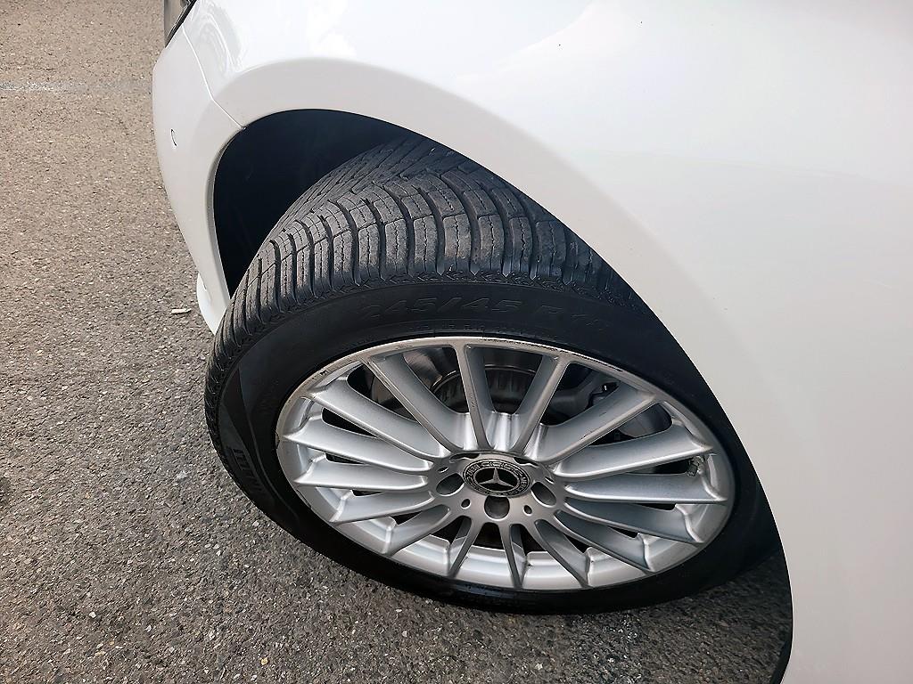Mercedes-Benz E-Class — photo 20