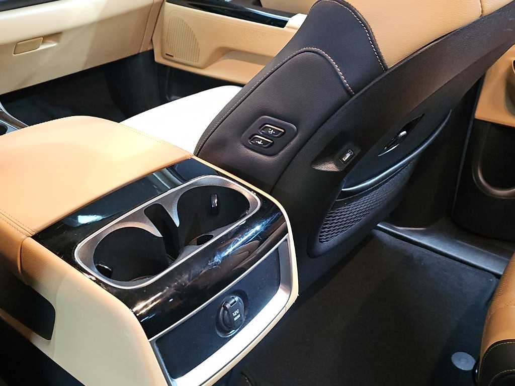 Kia Carnival — photo 13