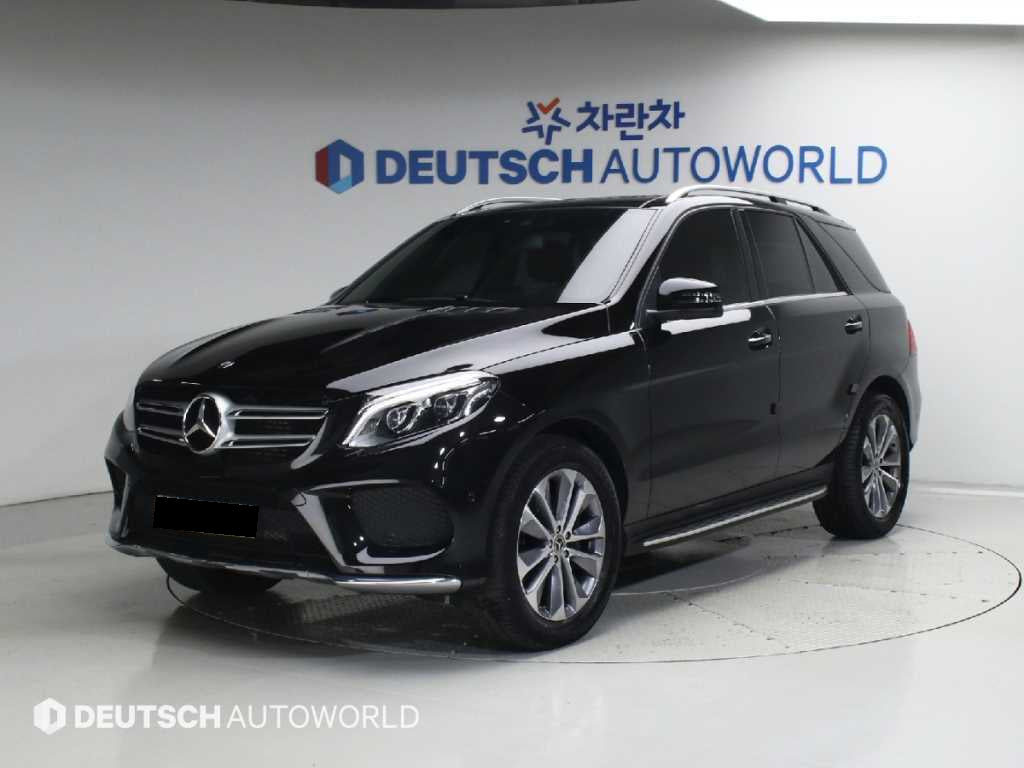 Mercedes-Benz GLE-Class — photo 01
