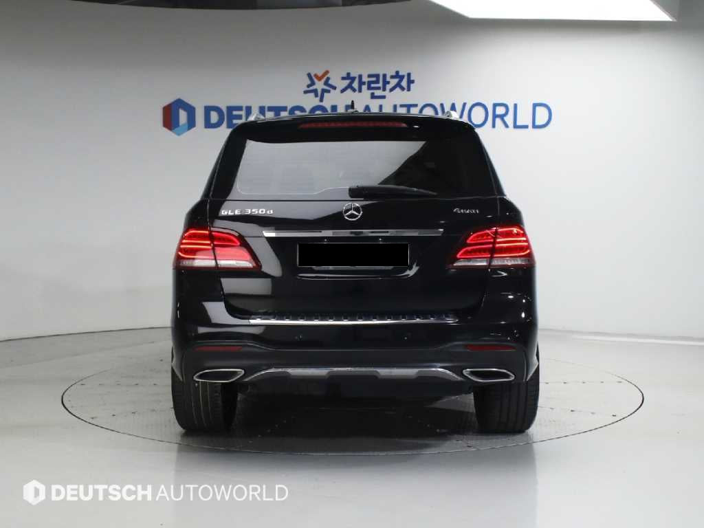 Mercedes-Benz GLE-Class — photo 04