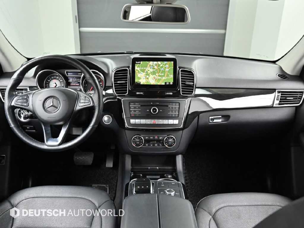 Mercedes-Benz GLE-Class — photo 07